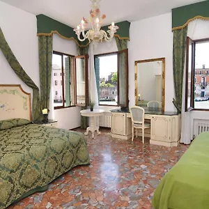 Smeraldo Grand Canal 1566c , Venice Italy